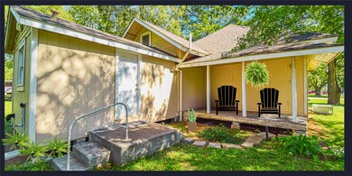 1503 Smith St, Waller, TX 77484 - photo 3