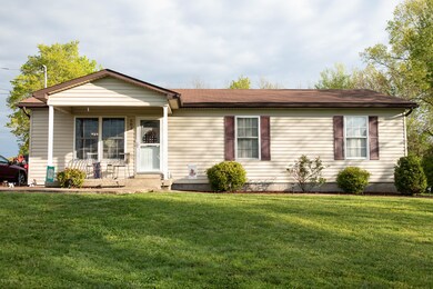 583 Gentry Ln, Mount Washington, KY 40047 - photo 2