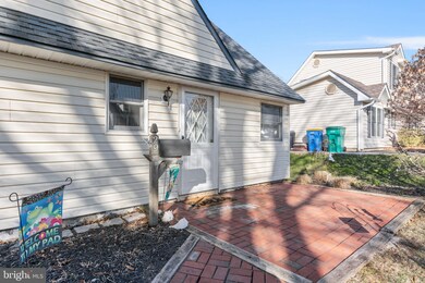 29 Rustleaf Ln, Levittown, PA 19055 - photo 4