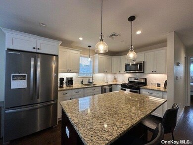 62 Green St unit 2, Huntington, NY 11743 - photo 2