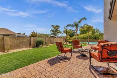 30-web-or-mls-12423-n-37th-pl