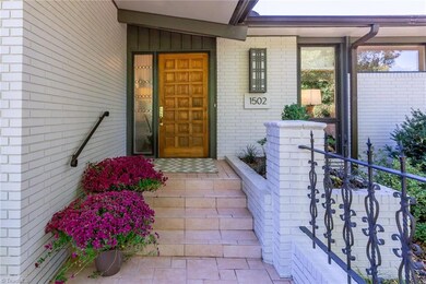 Lovely entrance for guest.