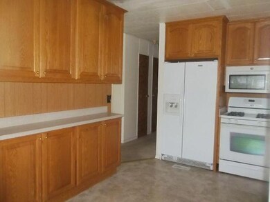 043-973657 - Kitchen 3