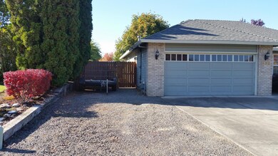 1389 Foxwood Dr, Medford, OR 97504 - photo 5