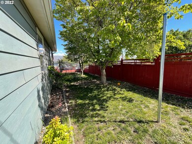 1628 E 13th St, the Dalles, OR 97058 - photo 5