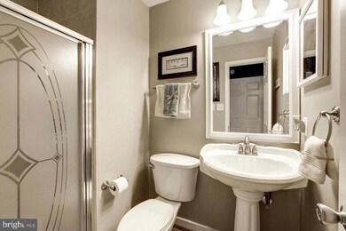 13915 Gunners Place, Centreville, VA 20121 - photo 5