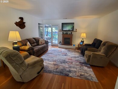 753 Albert Ave, Glendale, OR 97442 - photo 6