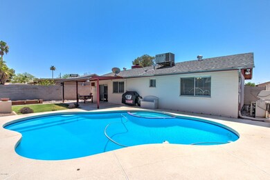 136 E Jacaranda St-43