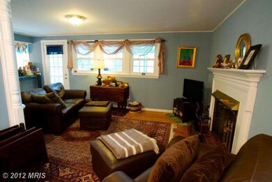 8952 Miller Ln, Vienna, VA 22182 - photo 3