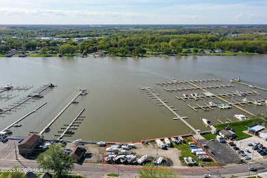 5962 Edgewater Dr, Toledo, OH 43611 - photo 6