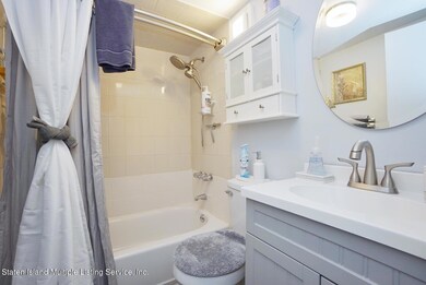 65 Elmwood Park Dr unit 1, Staten Island, NY 10314 - photo 6