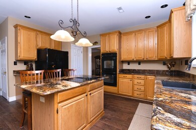 8 Dover Cir, Franklin, MA 02038 - photo 3