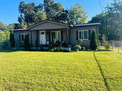 308 Carney St, Shelbyville, TN 37160 - photo 4