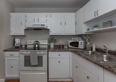 1915 W 70th St, Davenport, IA 52806 - photo 6