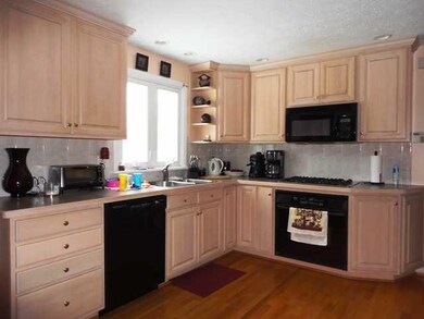 Kitchen Beautiful Cabinets and Built-in Appliances
