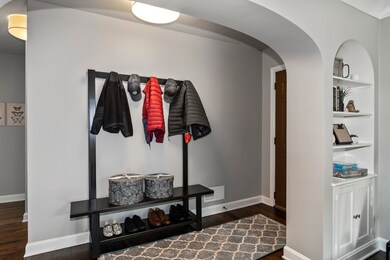 271 N Larch Ave, Elmhurst, IL 60126 - photo 3