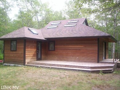 Studio w/ heat, plumbing, electricity and air-conditioning