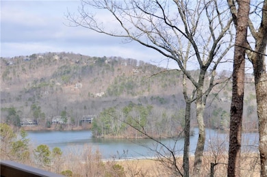 Spectacular views of Lake Petit and Big Canoe moun