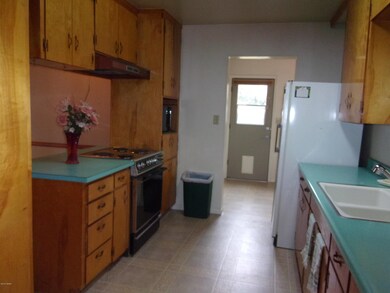 374 1st Street East 002