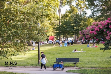22-54 46th St unit 403, Astoria, NY 11105 - photo 2