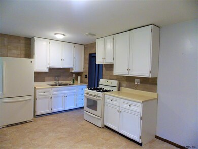 11 Woodland Ct, Saratoga Springs, NY 12866 - photo 4