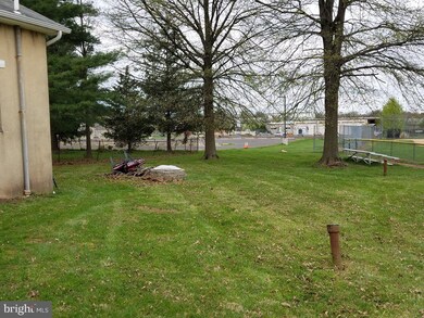 910 Moyer Rd, Lansdale, PA 19446 - photo 5