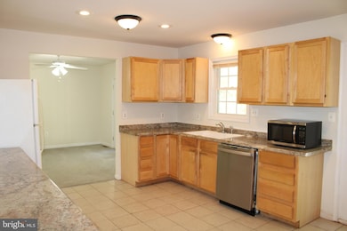 17651 Washington St, Dumfries, VA 22026 - photo 6