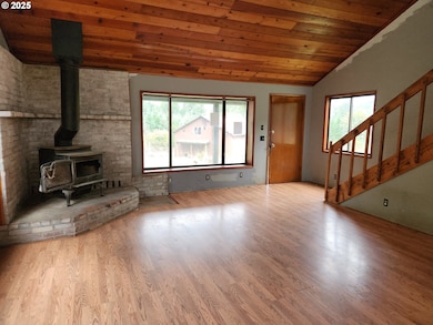 24626 Demming Ridge Rd, Elmira, OR 97437 - photo 4