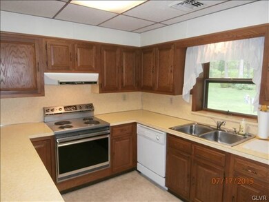 2639 Welshtown Rd, Slatington, PA 18080 - photo 5