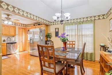 806 Englewood St, Lansing, KS 66043 - photo 4