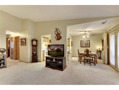Nice layout that makes it easy for entertaining.