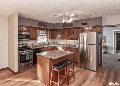 4330 Cheyenne Ave, Davenport, IA 52806 - photo 3