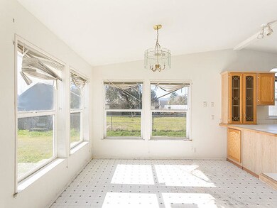 431-460457-Dining Nook