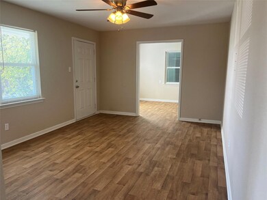 500 W Ward St, Decatur, TX 76234 - photo 2