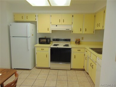 Perfectlly adorable kitchen!