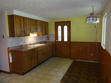 1414 Chesterton Square S, Columbus, OH 43229 - photo 3