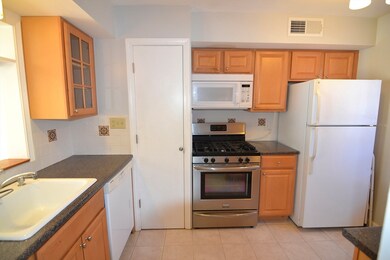 902 Windsor Dr unit 902, Framingham, MA 01701 - photo 3