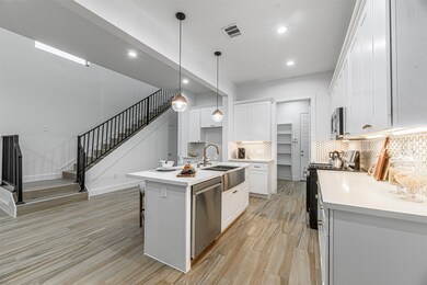 5021 Creekmont Dr, Houston, TX 77091 - photo 7