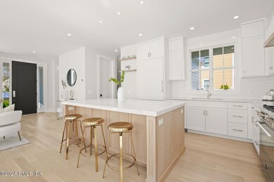 25 Orchard St - Unit A - Kitchen:Island