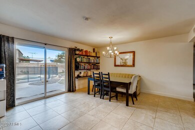 3022 E Sierra St Phoenix AZ-large-005-00