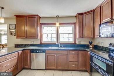 6747 Lake Dr, Warrenton, VA 20187 - photo 5