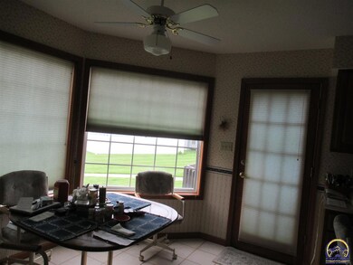 3525 SW Willow Brook Ln, Topeka, KS 66614 - photo 4