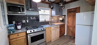 15763 Cottonwood St, Victorville, CA 92395 - photo 5