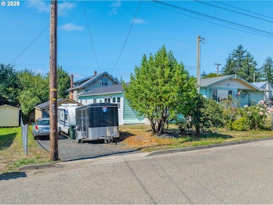 1175 N Dean St, Coquille, OR 97423 - photo 5