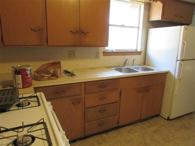 1602 Nichols St, Ennis, TX 75119 - photo 5