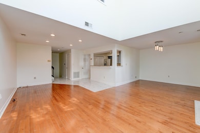 816 Topsail Ln, Secaucus, NJ 07094 - photo 2