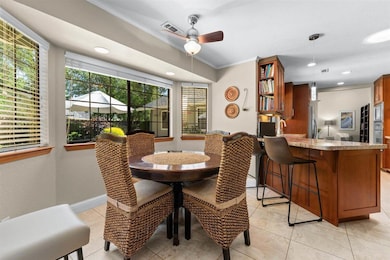 eating nook to kitchen
