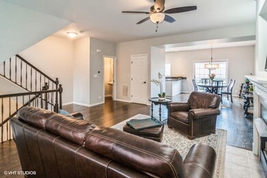 204 N Addison Ave, Elmhurst, IL 60126 - photo 3