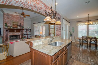 105 Fountain View 005