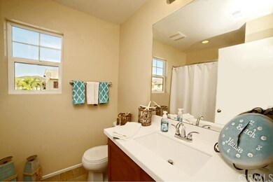 Secondary bathroom upstairs 